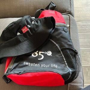 85 degrees bucket hat and Fanny pack brand new pet free home